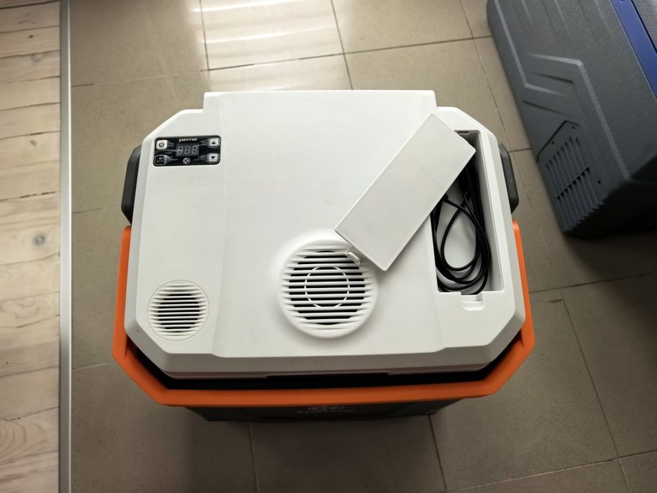 Хладилна кутия / чанта 12v 220v 33 литра