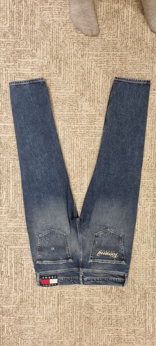 Джинсы Tommy Jeans