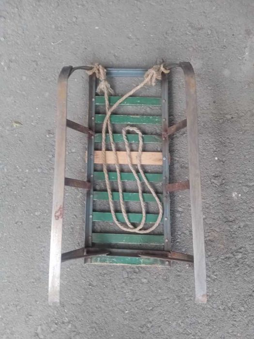 Продам санки металлические.