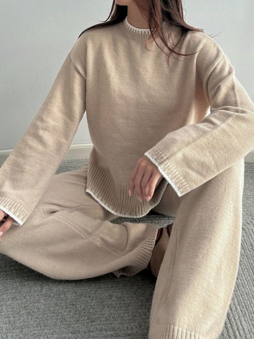 Set de două bucăți de pulover și pantaloni