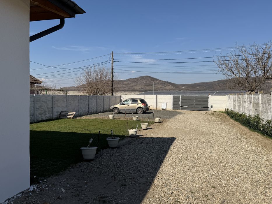 Vand casa la 2 minute de orasul Deva