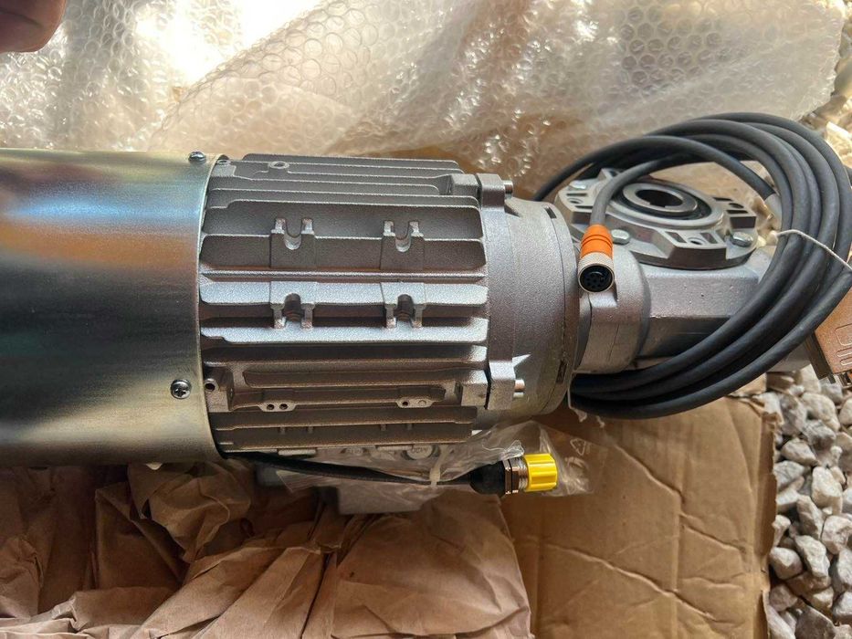 MOTEK ET71b-4 Трифазен 4 полюсен електромотор 0,37кВ 1380rpm НОВ