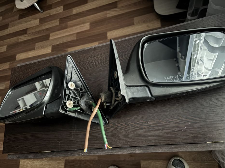 продам зеркала на Subaru Forester SG