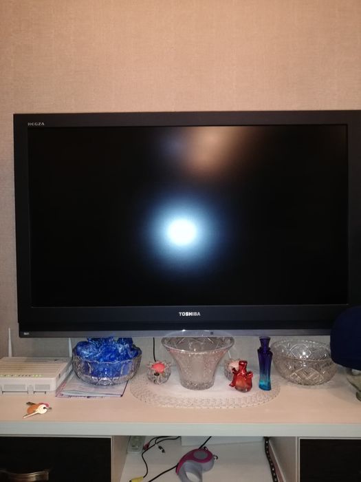 Продам срочно телевизор жк