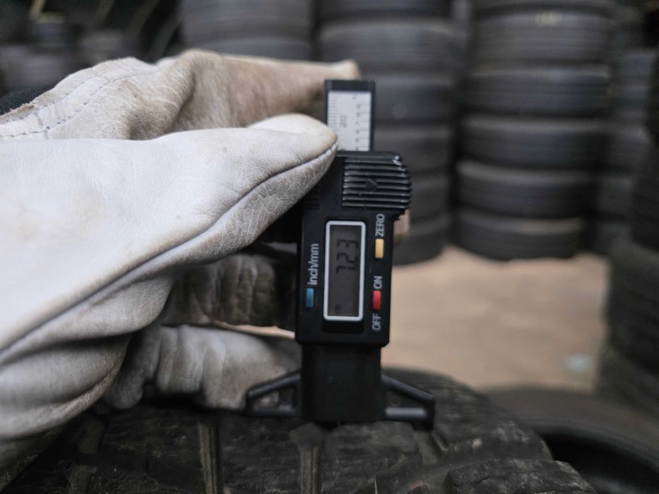 2бр Зимни гуми 215 65 15 С - Nokian