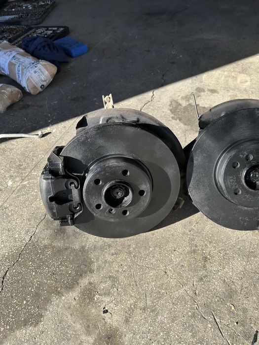 Fuzeta stanga fata BMW X5 E53 fuzeta dreapta fata BMW X5 E53