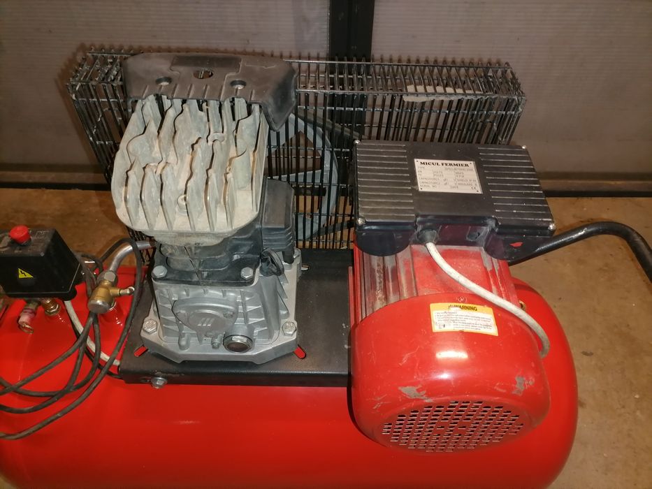 Compresor aer Fiac cu butelie 100L, 8bar, 260L/min refulat monofazat,