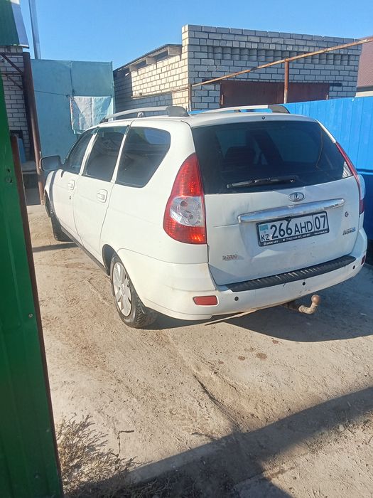 Продам приора универсал 2.Газ бензин.