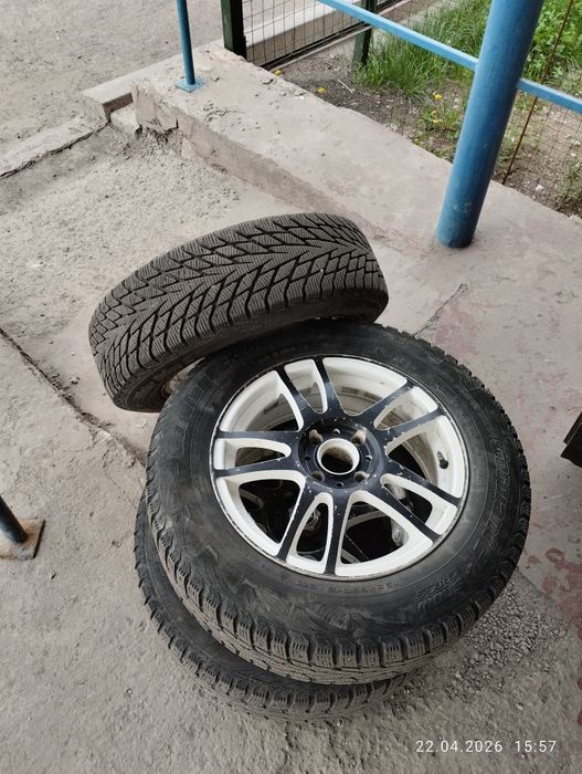 Продам диски вместе с шинами