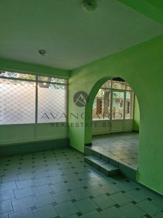 Продава се Магазин в Пловдив, Кършияка - 80 кв.м за 1428 €/кв.м - Снимка #2