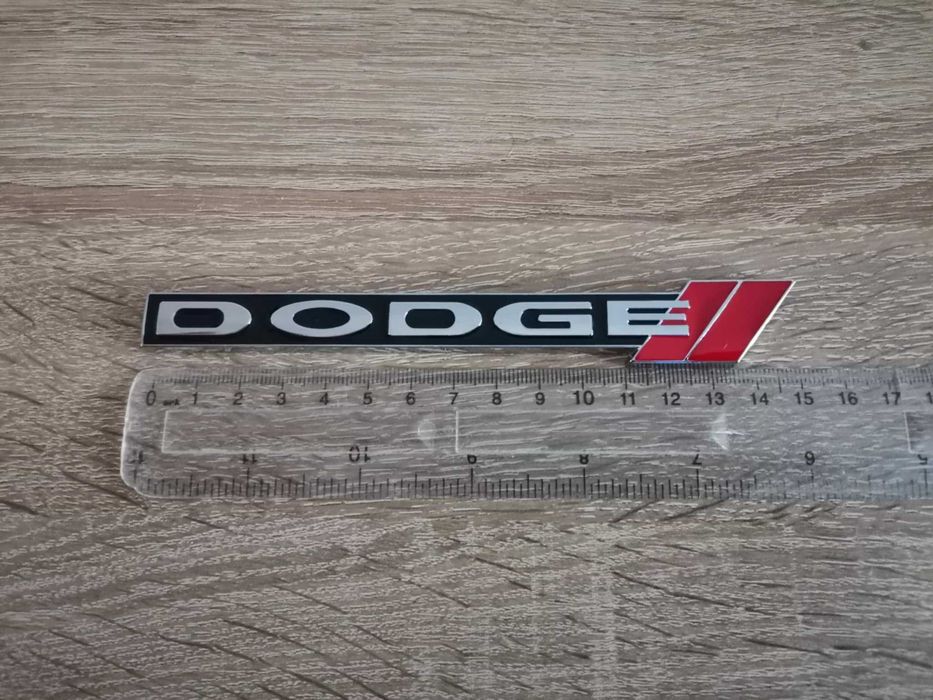 черна емблема за Dodge