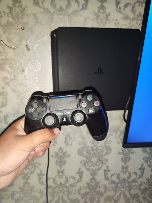 PlayStation 4slim
