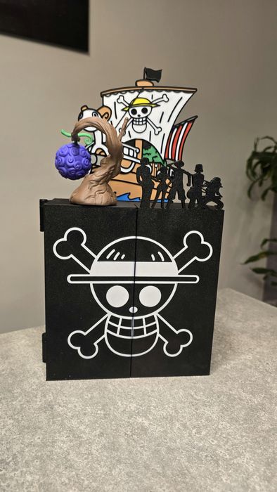3D принтирана стойка за One Piece Kinder Joy