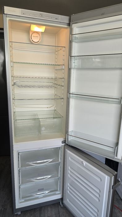 Хладилник с фризер Miele 2m