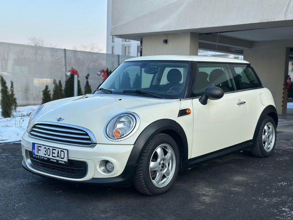 Mini Cooper One 2011 1.6 L benzina automat km reali stare impecabila