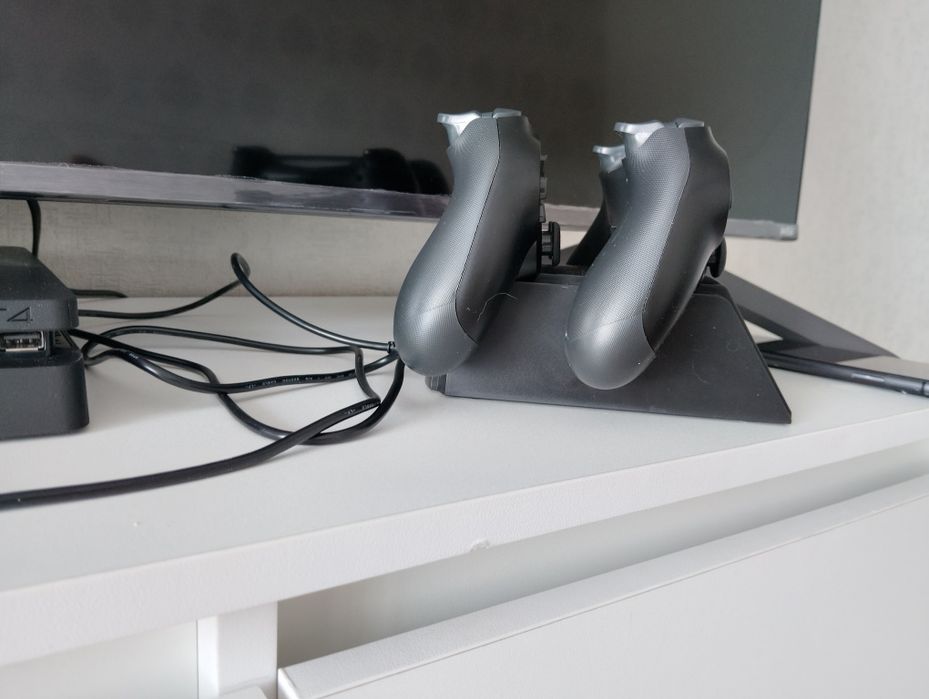 Продам playstation 4