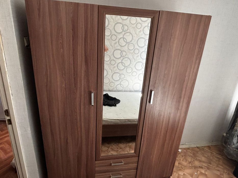 Продам шкаф, кровать, комод