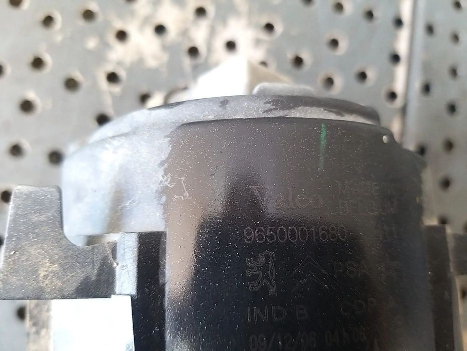 Proiector ceata dreapta peugeot 307 sw facelift 9650001680