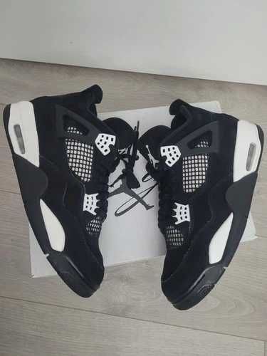 Sneakers Jordan4 White Thunder cu eticheta (nu Nike, Gucci, Adidas, Balenciaga)