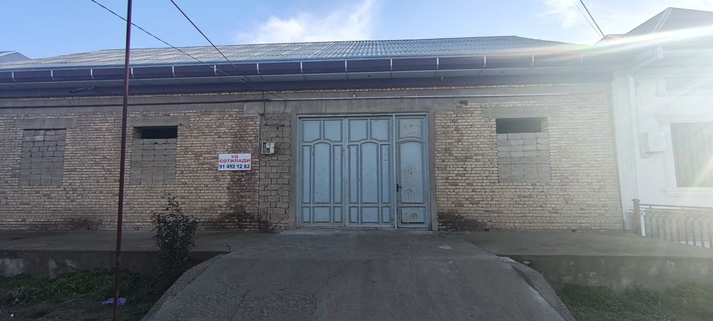 Uy sotiladi, qulay joyda