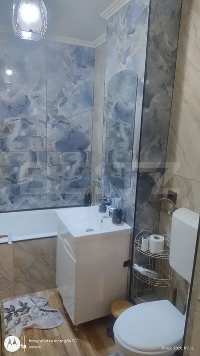 Apartament cu 2 camere, decomandat de vanzare – Zona UM