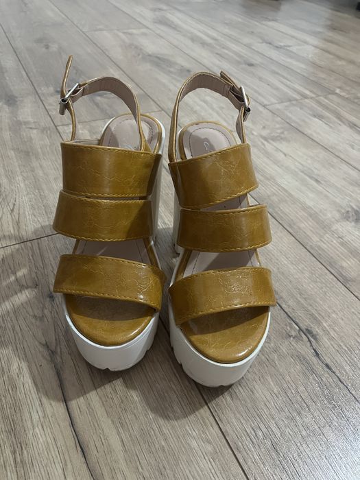 Sandale cu platforma marimea 36