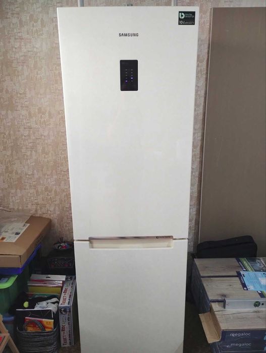 Хладилник с фризер Samsung RB31FERNDEF