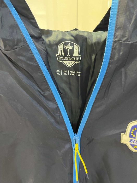 Ветрохка на adidas на “Манчестър Юнайтед”