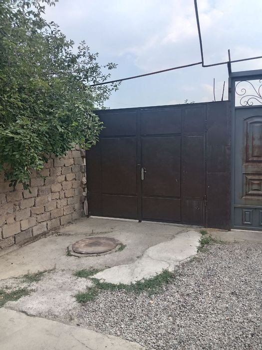Uy yer xovli sotiladi