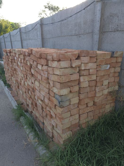 Красные кирпичи 1500 шт
