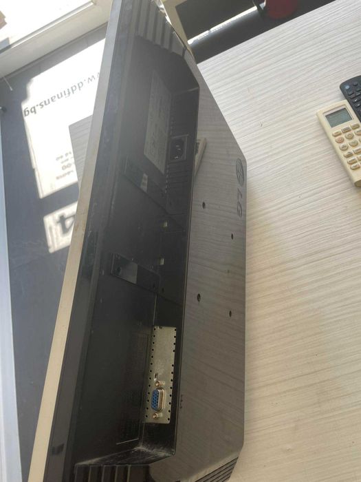 Монитор LG 22 инча без стойка