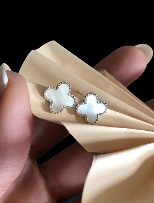 Сребърен комплект-колие и обеци детелини