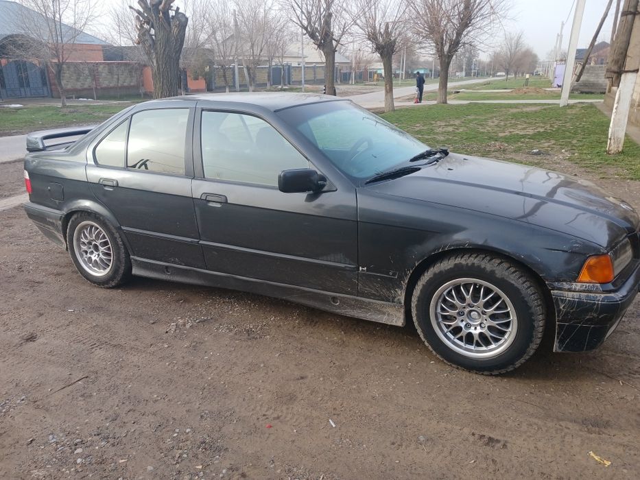 BMW Тройка Е36 объём 1.8