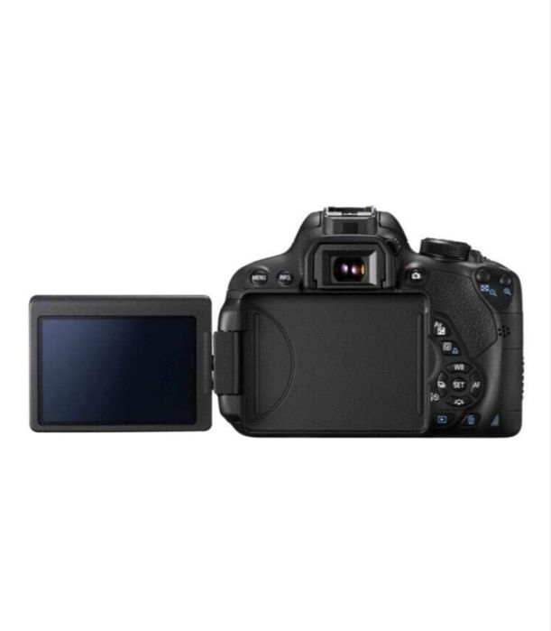 Canon EOS 700D + объектив 18-55mm