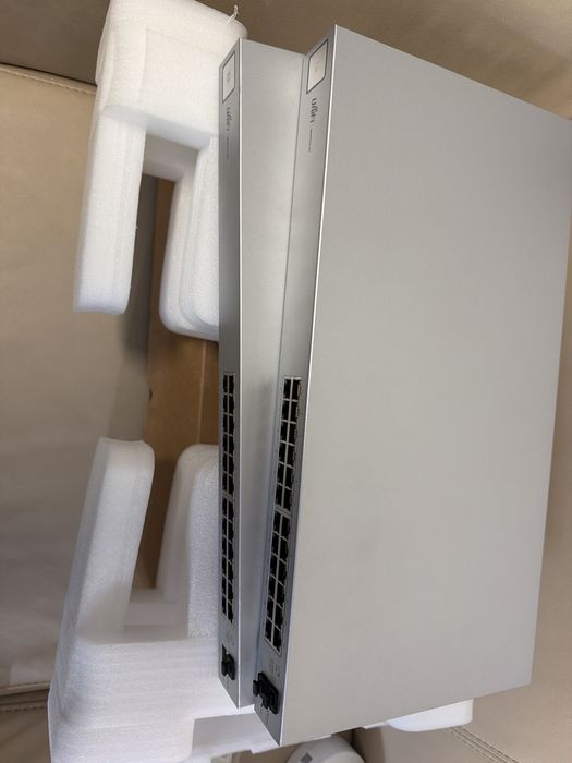 Uniti Switch 24 porturi