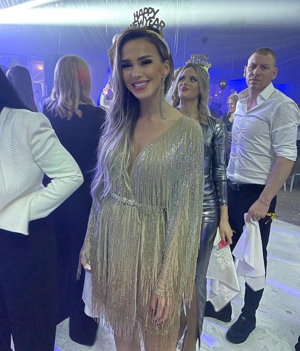 Vand rochii karen milen si asos noi