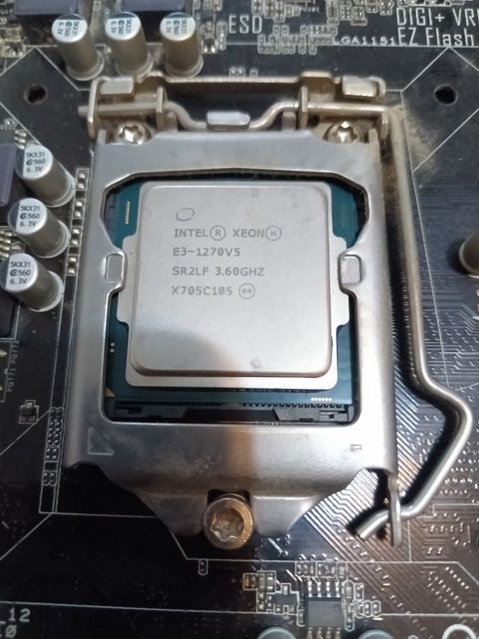Kit Asus 110M + Xeon E3 1270 V5 echivalent i7 6700