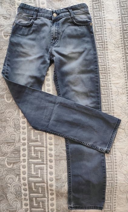 Продаётся фирменные джинсы на мальчика,10-12лет.