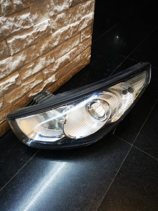 Far stânga Hyundai ix35