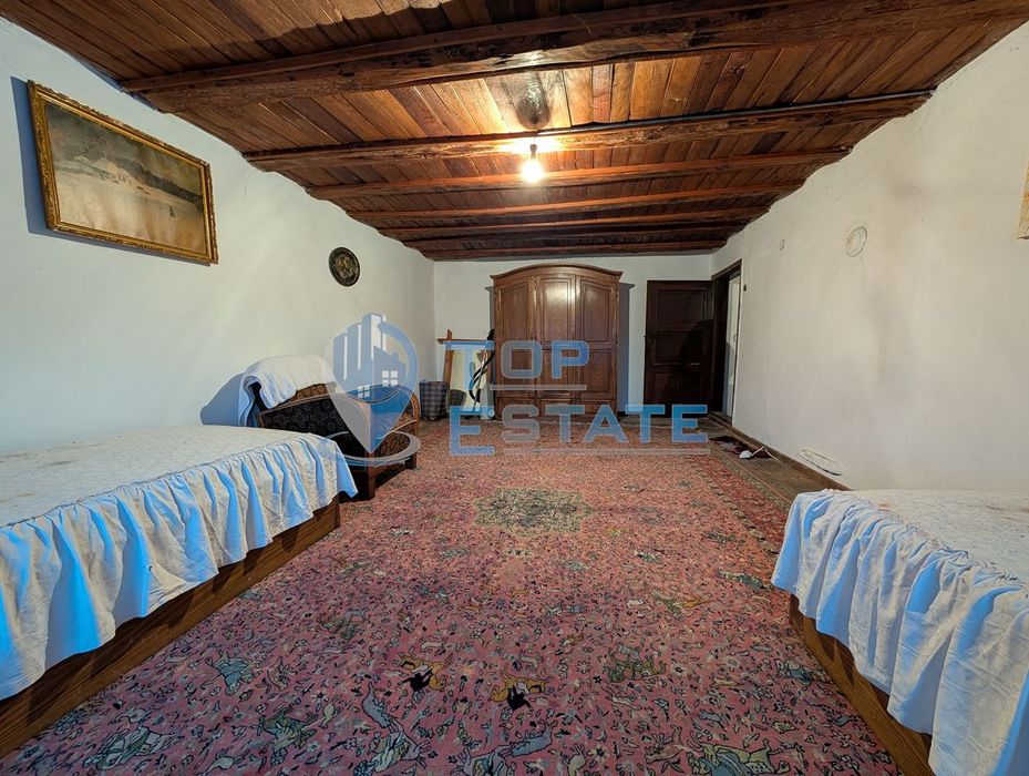 Двуетажна автентична къща в село Кисьовци, област Велико Търново