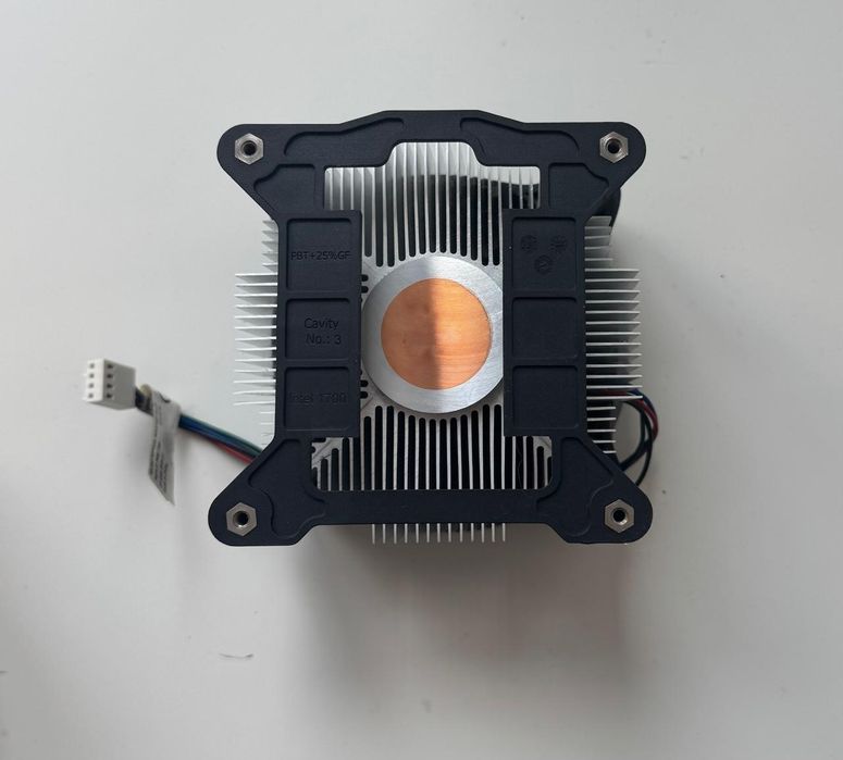 Куллер для охлаждения процессора.