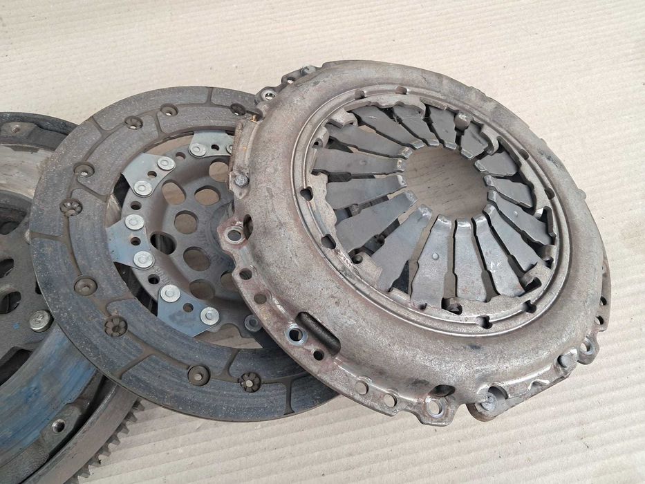 Opel Corsa D Meriva Astra H, ambreiaj complet volanta masa dubla placa disc, motor 1,3 diesel