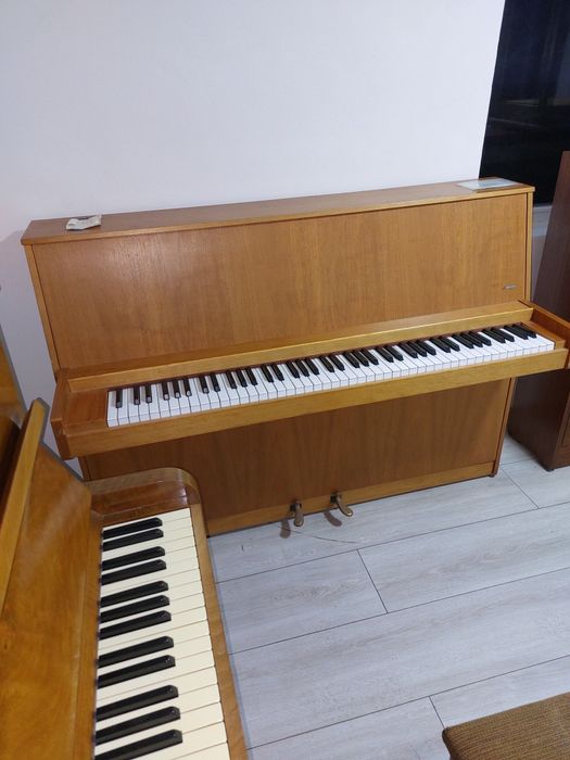 Pianina Malmsjo ( mecanică Renner, transport gratuit)