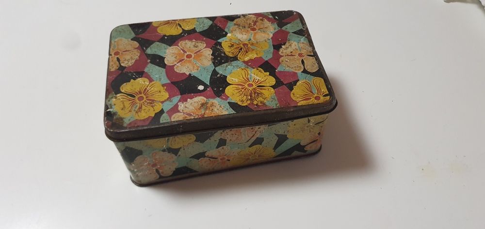 Cutie de bomboane veche din tabla marca Agatex, comunista, ceausescu