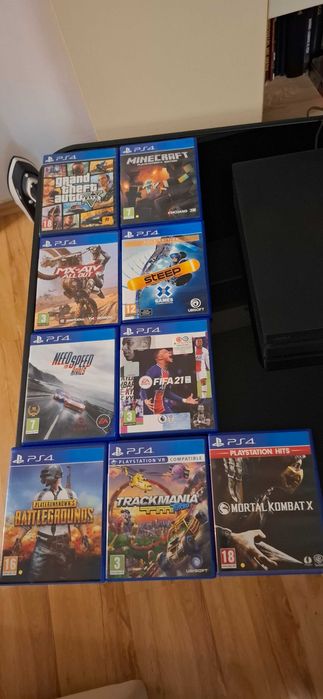 Vând playstation 4 pro 1TB