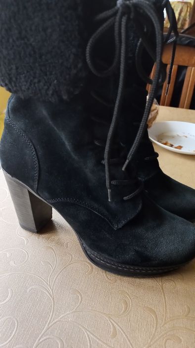 Черни боти от естествен велур