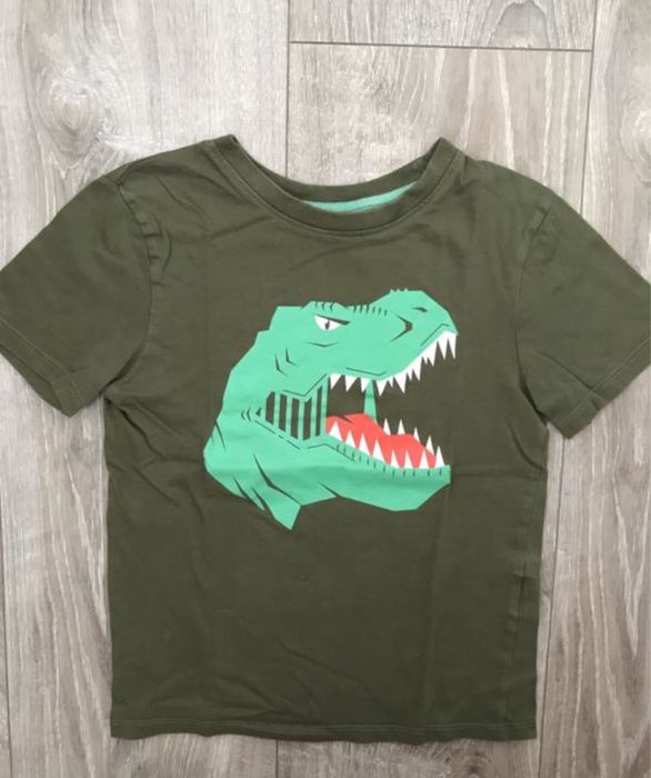Tricou H&M cu dino nr.122-128