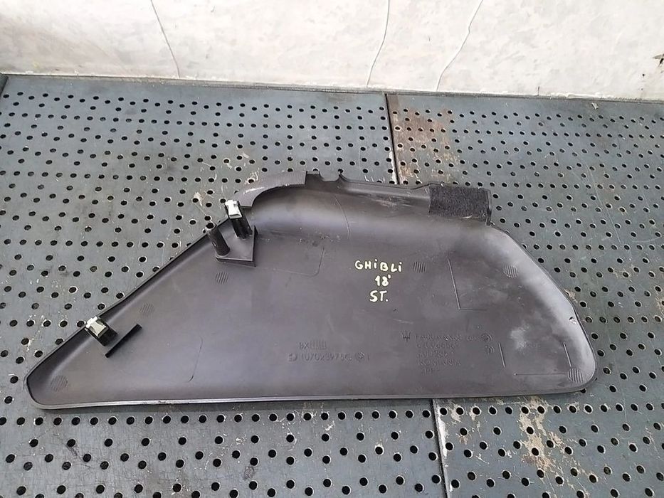 Capac trim panou stanga consola centrala maserati ghibli m157 fa00aax68765 670066569