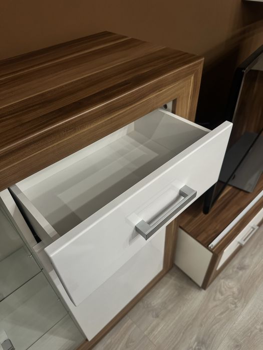 Vand mobila living