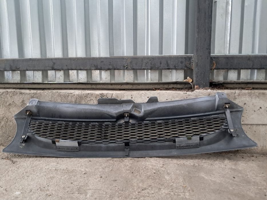 Решотка радиатора гольф 4